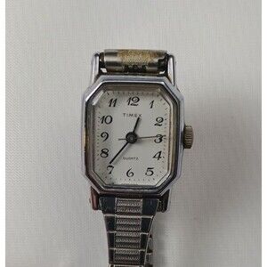 Vintage Timex Quartz Women's Watch White Dial Silver Tone New Battery 18mm